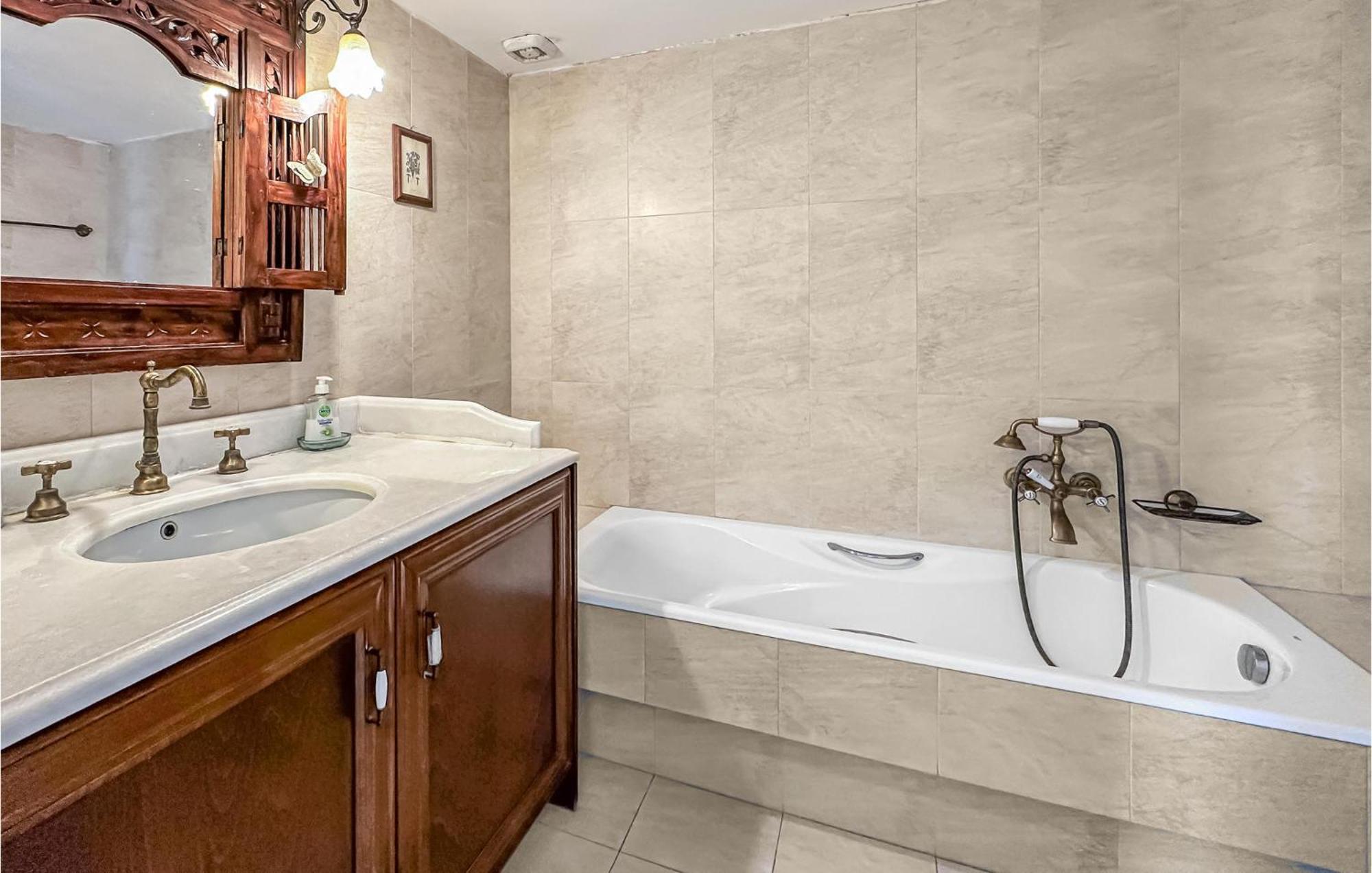 2 Bedroom Lovely Home In กาลามาตา ภายนอก รูปภาพ